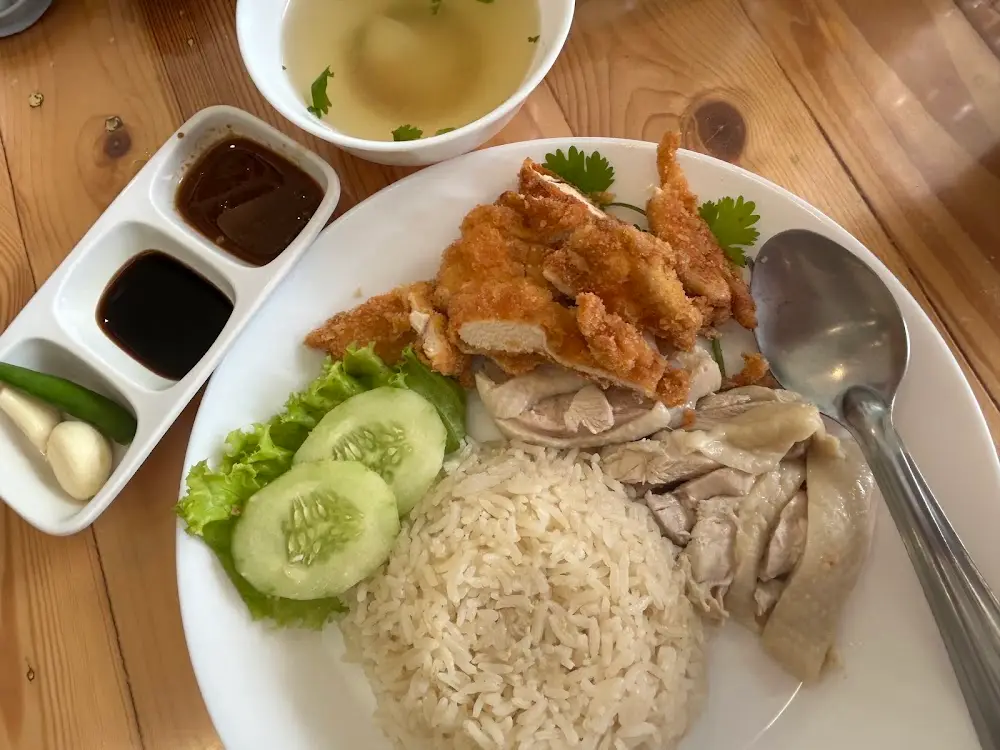 Bolaan Hainanese Chicken Rice Halal ข้าวมันไก่โบหร้าน