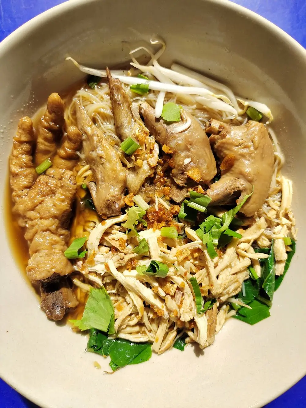 ชากิรีนก๋วยเตี๋ยวไก่ตุ๋นอาหารตามสั่งฮาลาล