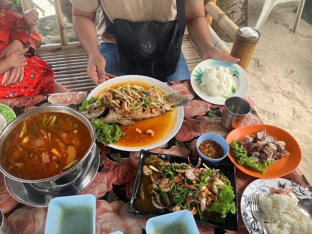 ร้านอาหารกะหลิมริมเล Kalim Rimlay Restaurant (Halal Food )