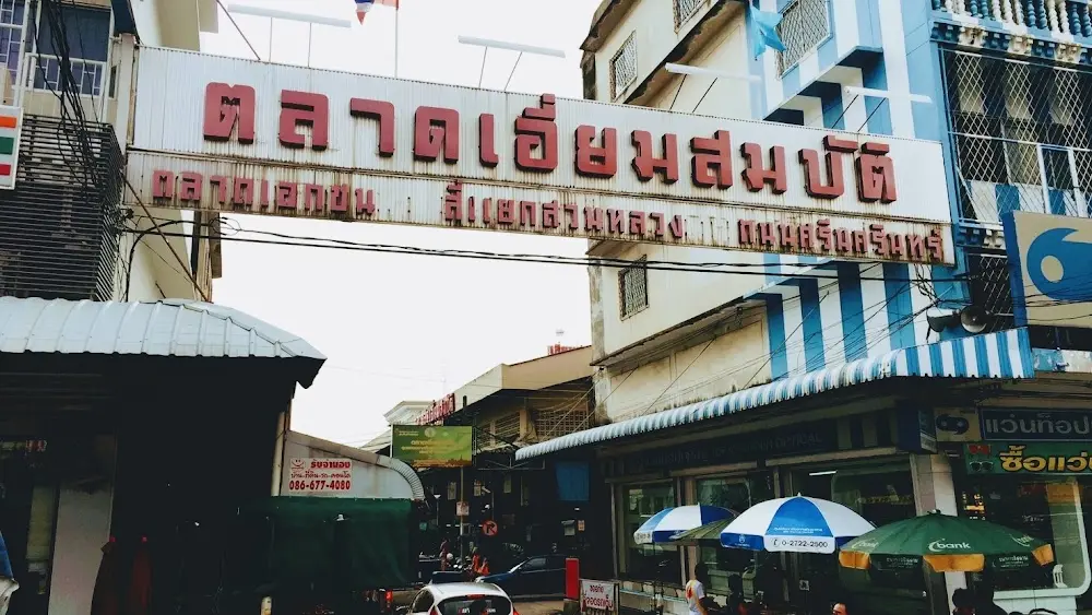 Iam Sombat Market
