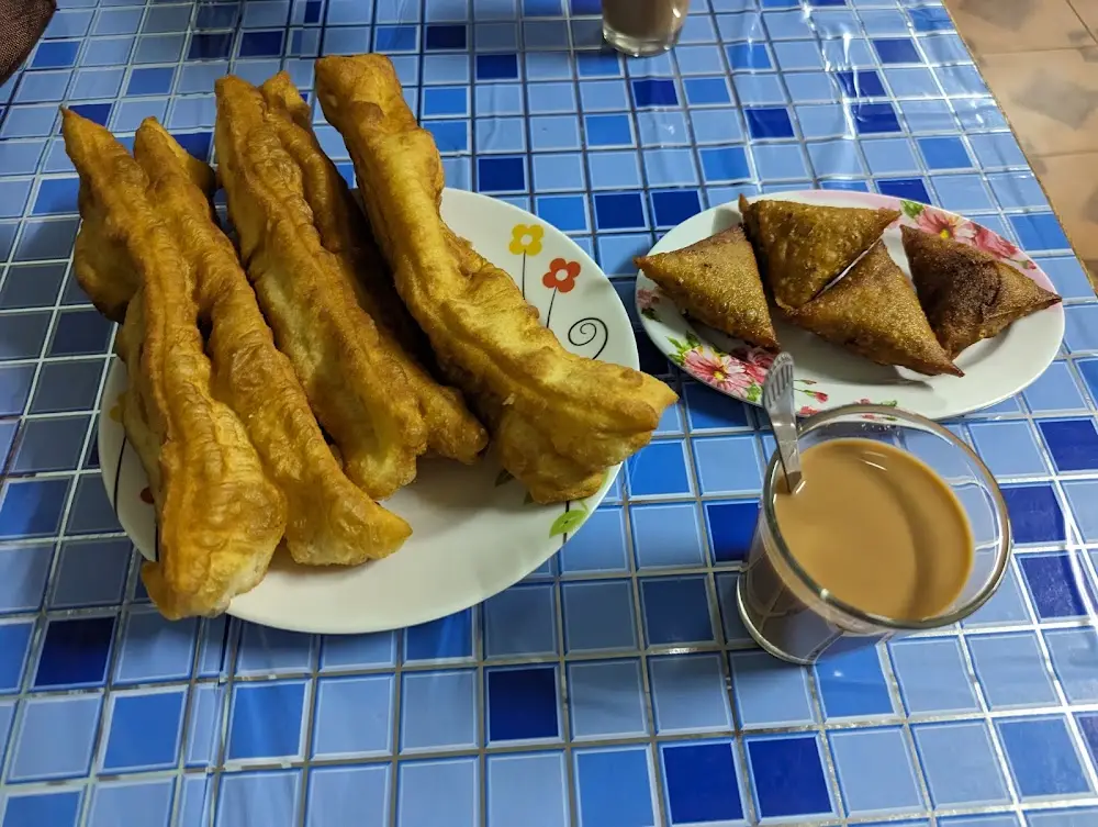 Myanmar mohinga,Tea , Curry & Rice