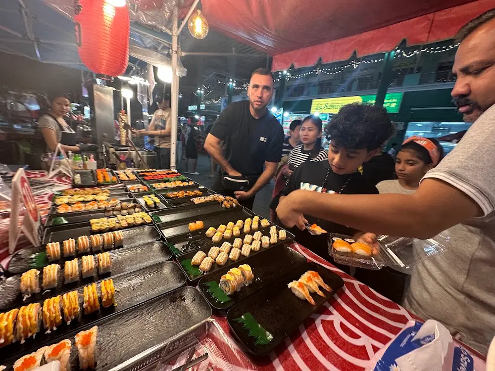 Sushi Halal baanzaan night market (C6)