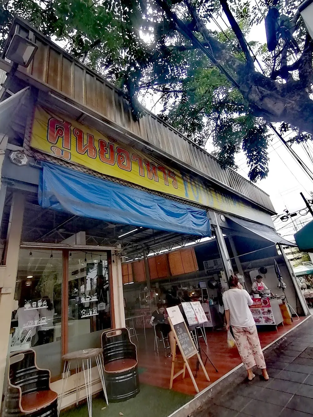 ศูนย์อาหารมุสลิม เอเชียทีค (Halal Food Center Asiatique)