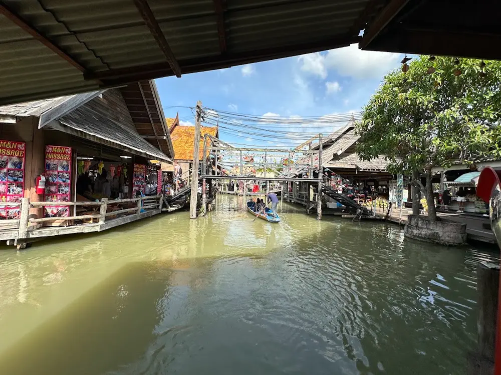 Masjid (Musalla) Pattaya Floating market